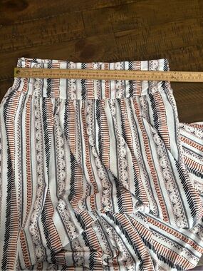 Women's Striped Pattern Casual Shorts - White with Black & Rust #9